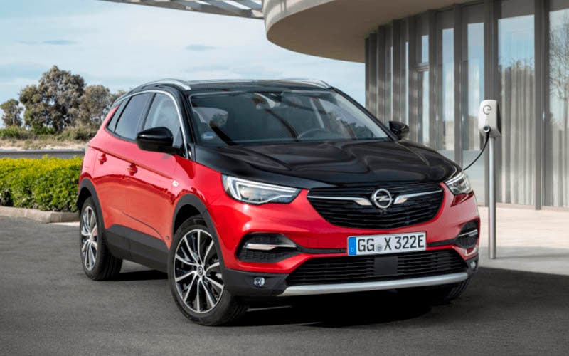  Opel presenta el Grandland X Hybrid4, que podrá reservarse a finales de año. 
