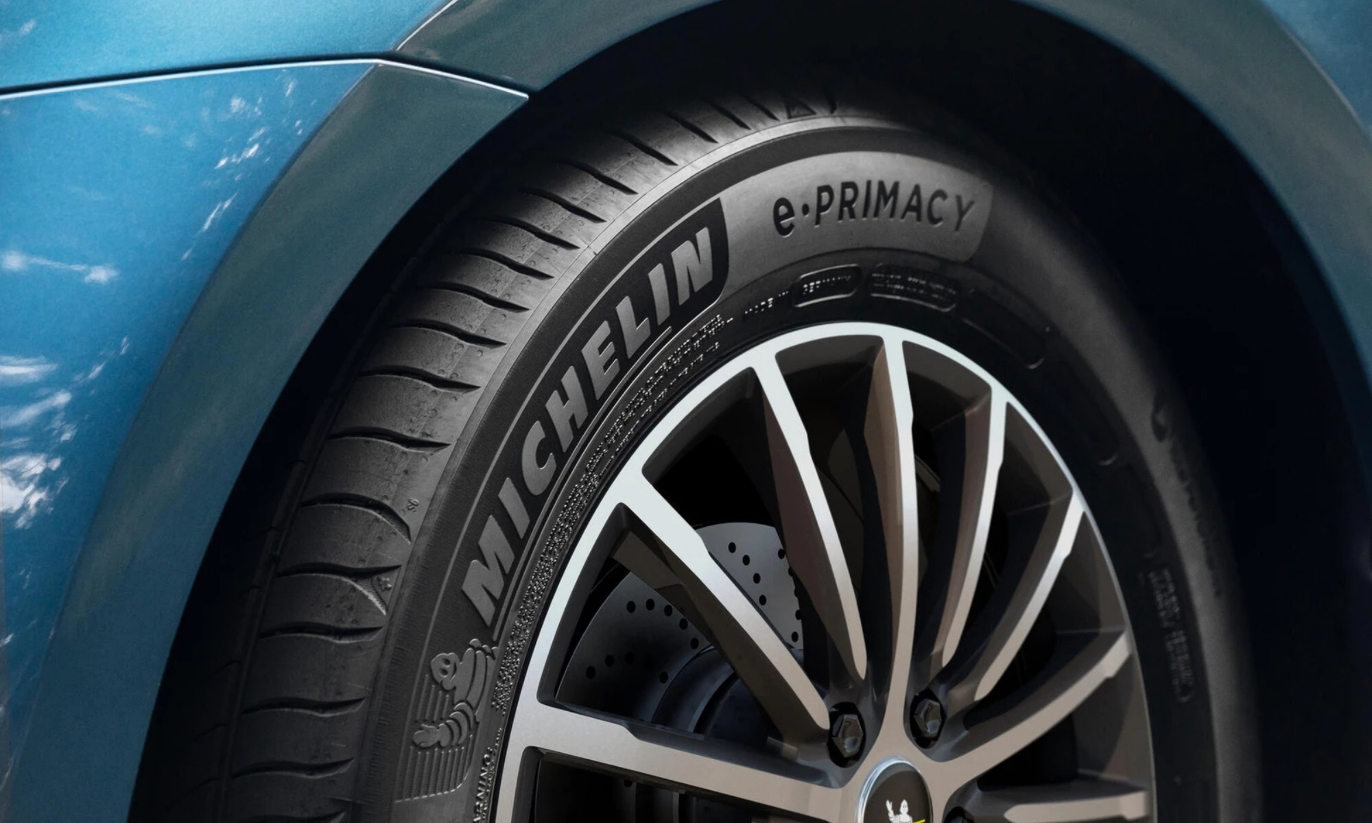 Los neumáticos de baja resistencia a la rodadura ayudan a aumentar la autonomía.