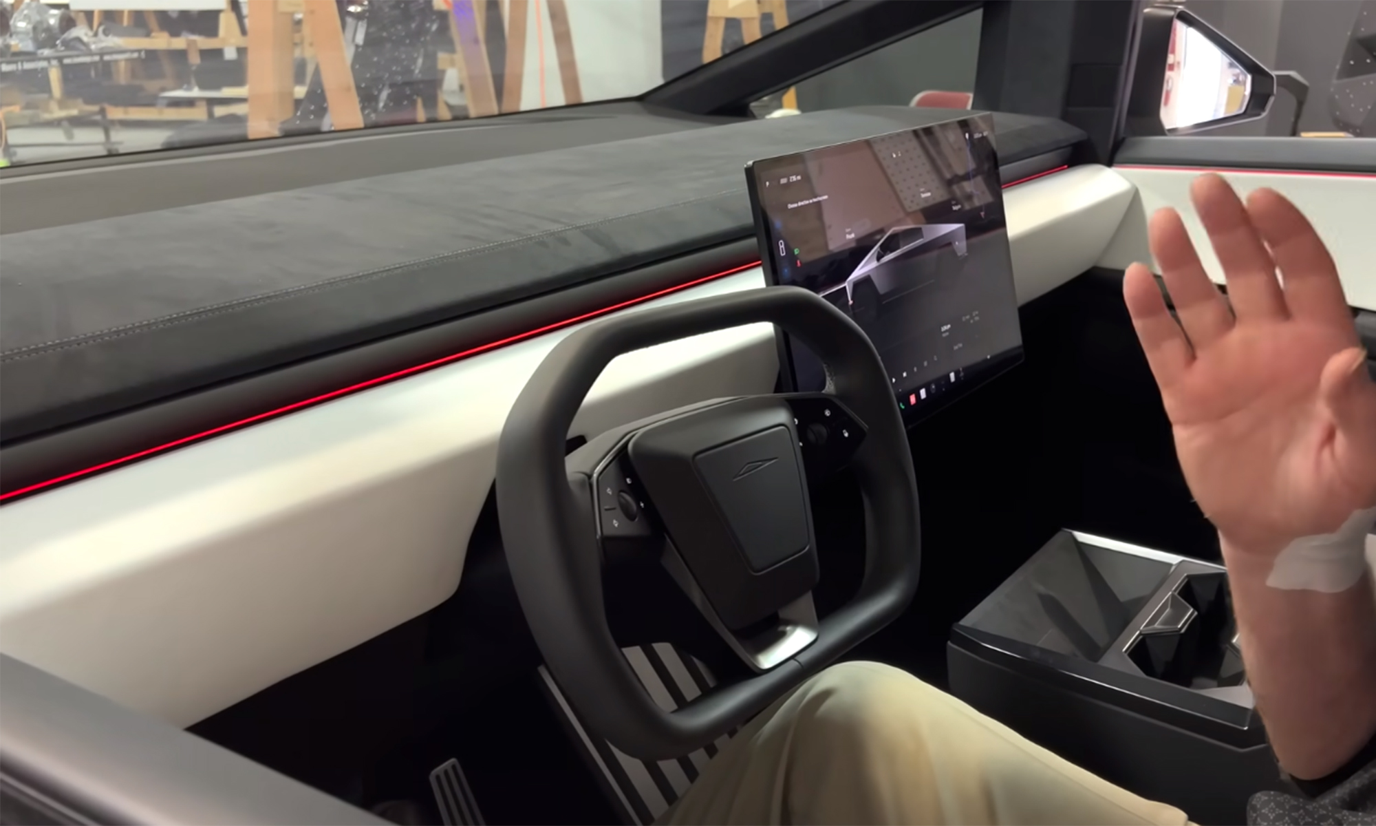 Salen a la luz algunos detalles interesantes del vehículo de Elon Musk.