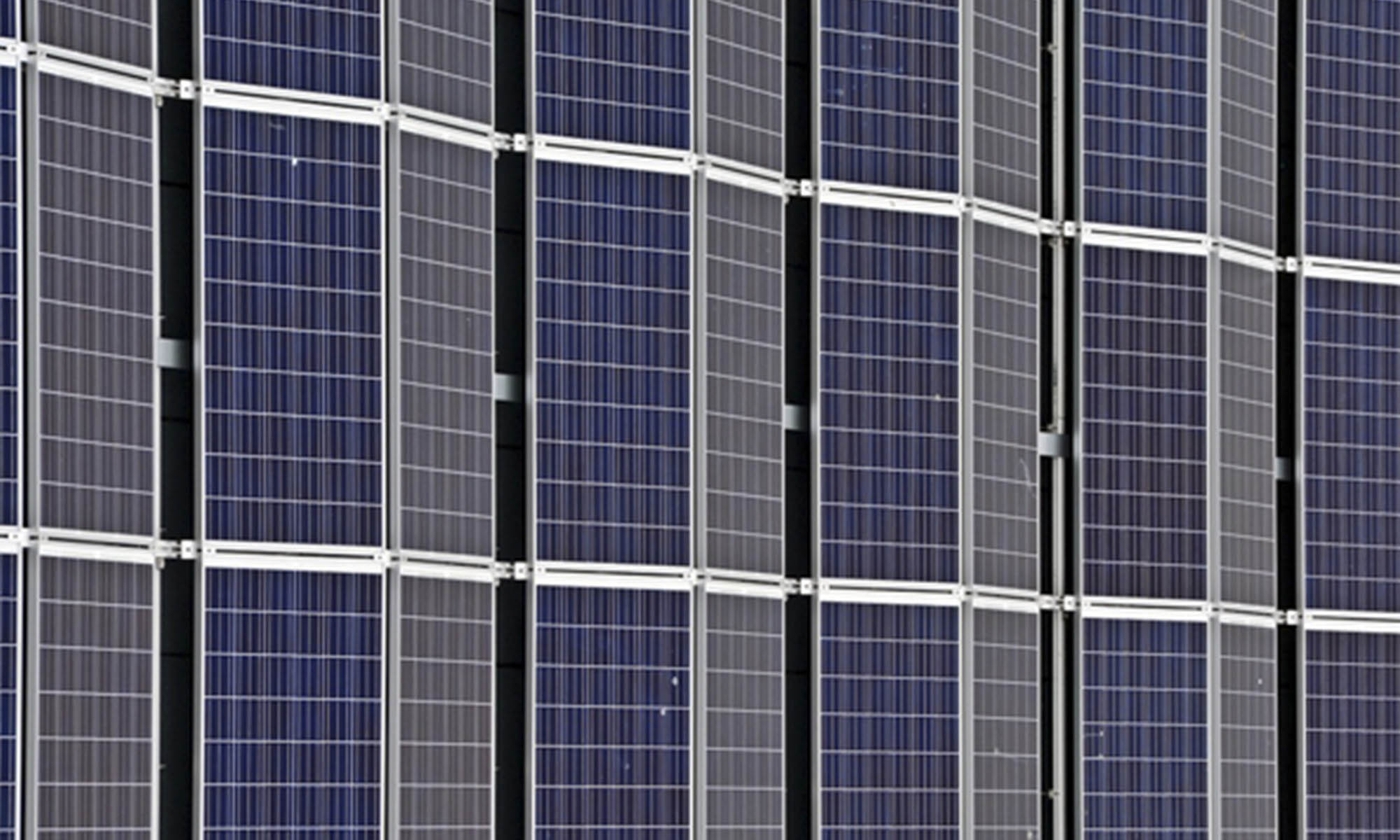 Los paneles solares instalados verticalmente operan de la misma manera técnica que aquellos colocados en posición horizontal.