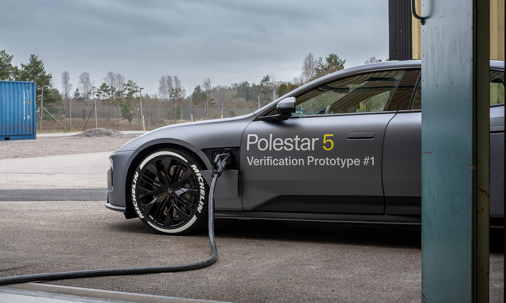 El Polestar 5 llegará al mercado el próximo año 2025 en forma de berlina eléctrica.