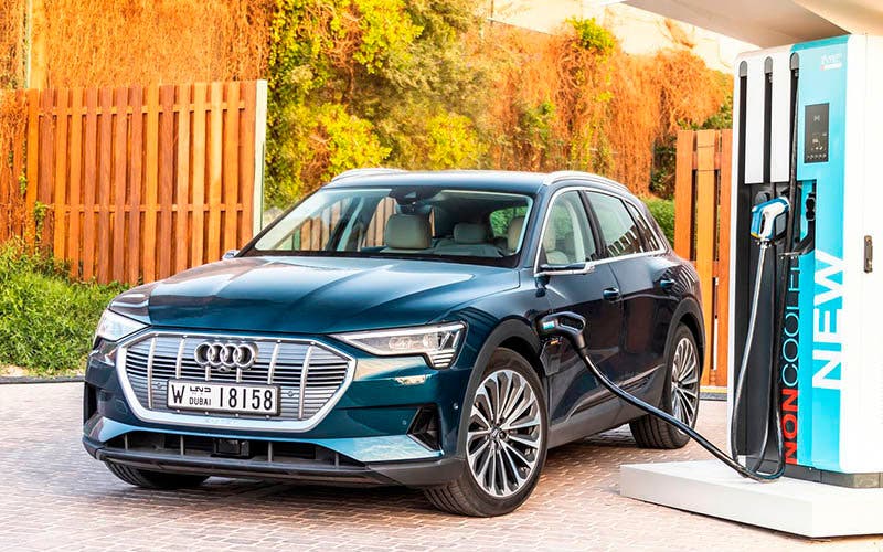  El Audi e-tron es capaz de mantener la máxima potencia de carga durante casi todo el proceso. 