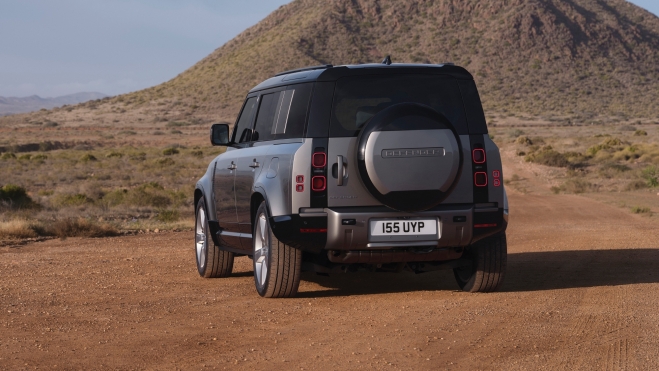 Land Rover Defender 2025 Trasera