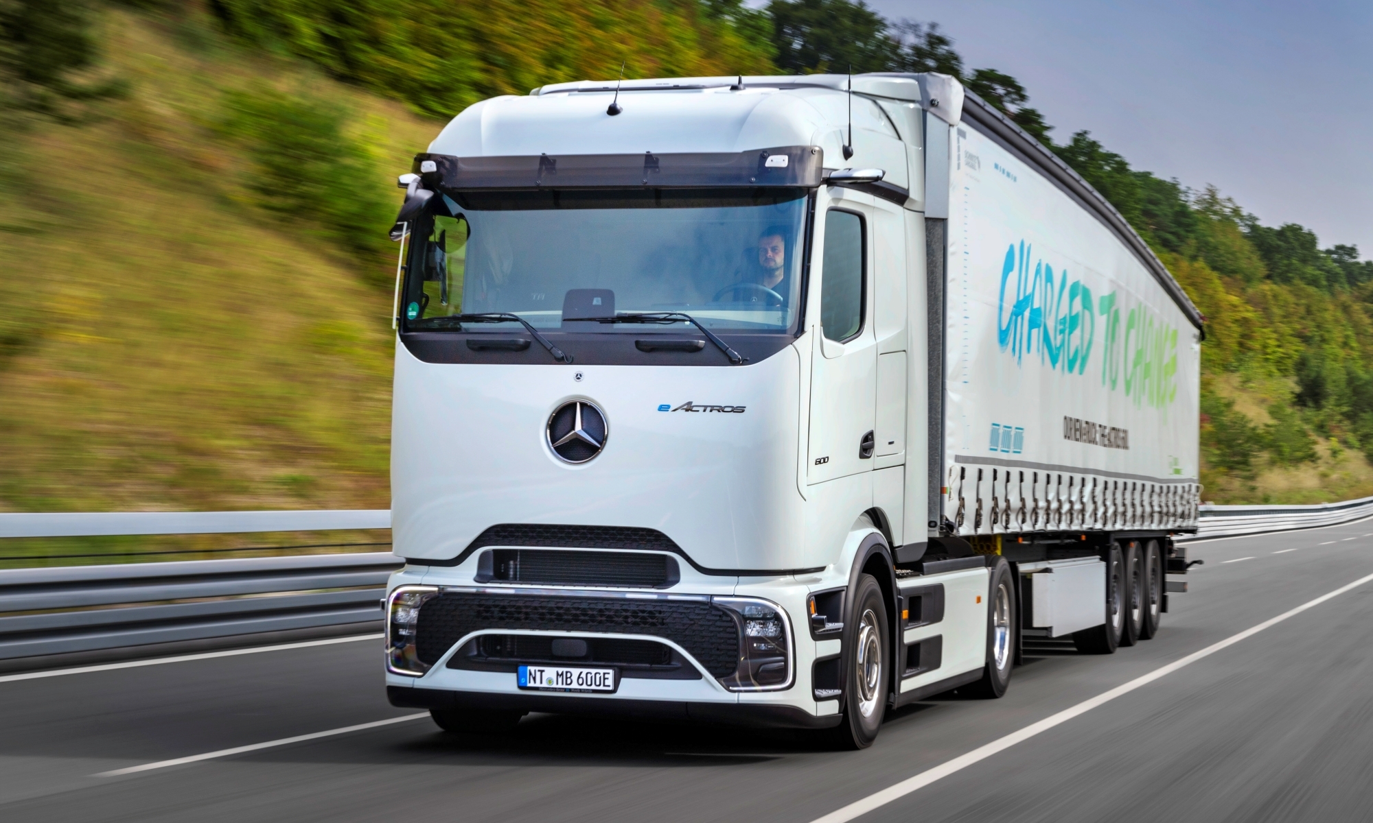 El eActros 600 es el camión eléctrico de batería con más autonomía de Mercedes.