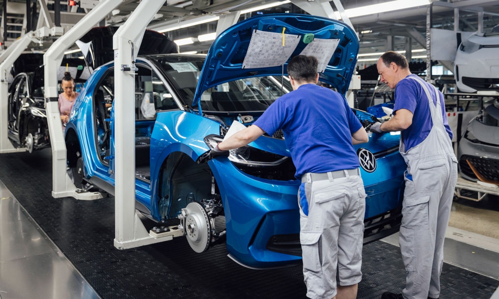Los trabajadores de Volkswagen temen un recorte salarial.