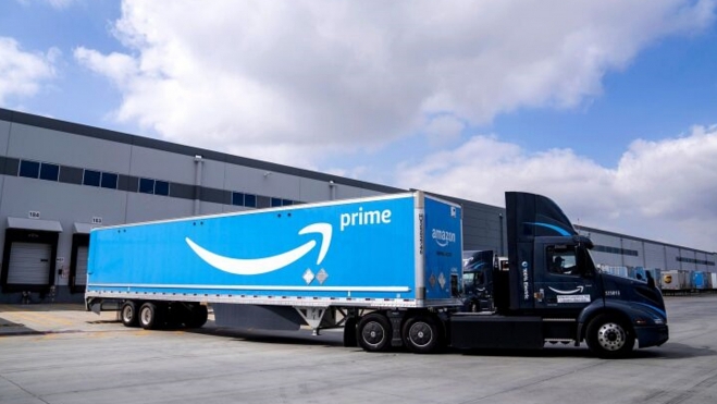 amazon electric truck volvo 02