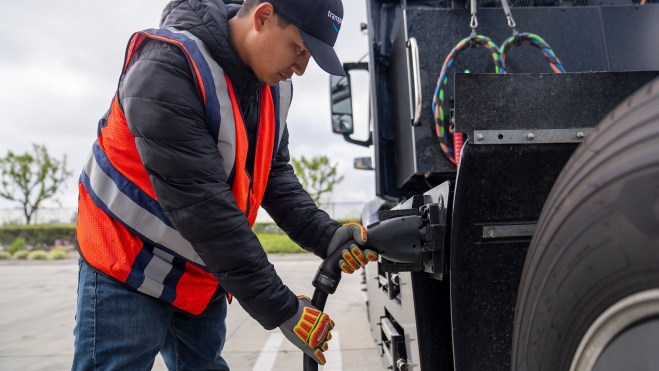 amazon electric truck volvo