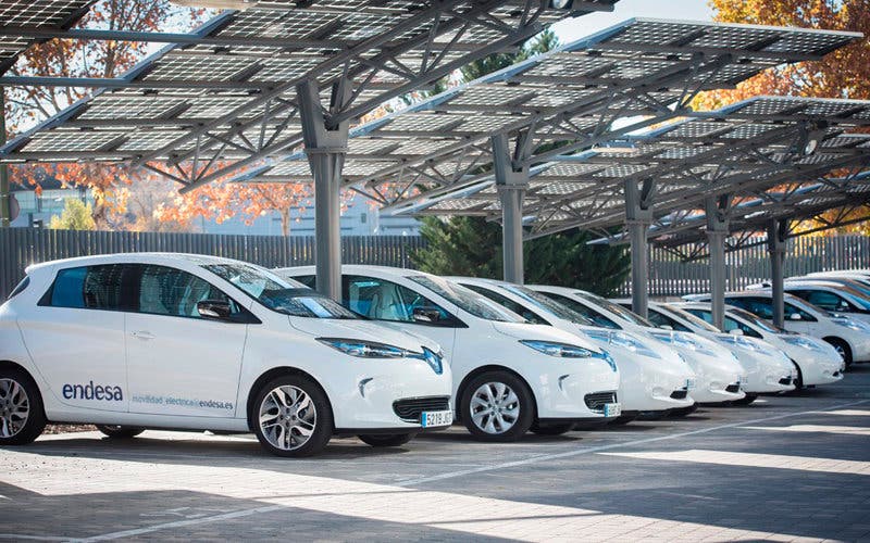  Endesa tendrá más de 400 vehículos eléctricos puros y cerca de 600 híbridos en tres años. 