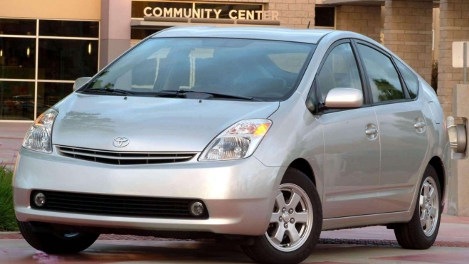 Primera versión del Toyota Prius que llegó a España. Primera versión del Toyota Prius que llegó a España.
