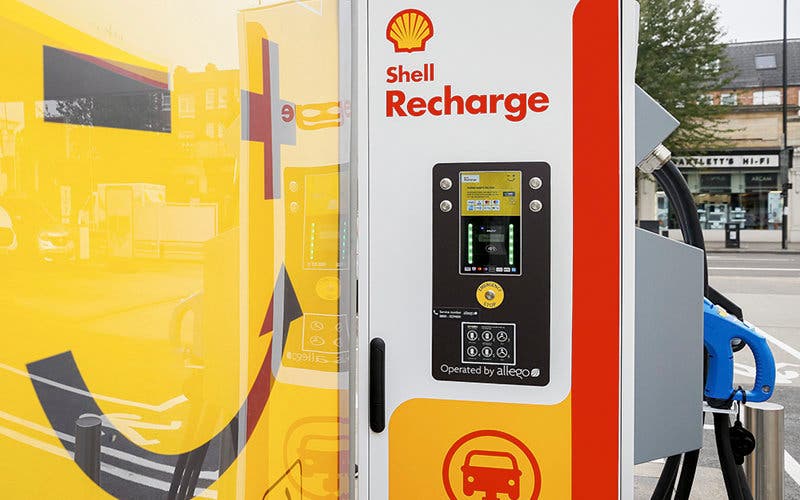  Shell pondrá en marcha 50 estaciones de carga rápida de 150 kW en Alemania. 