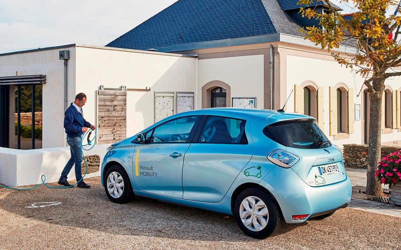  Renault ZOE. 