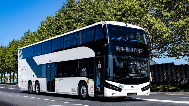 UNVI también colabora en este autobús de doble altura. UNVI también colabora en este autobús de doble altura.