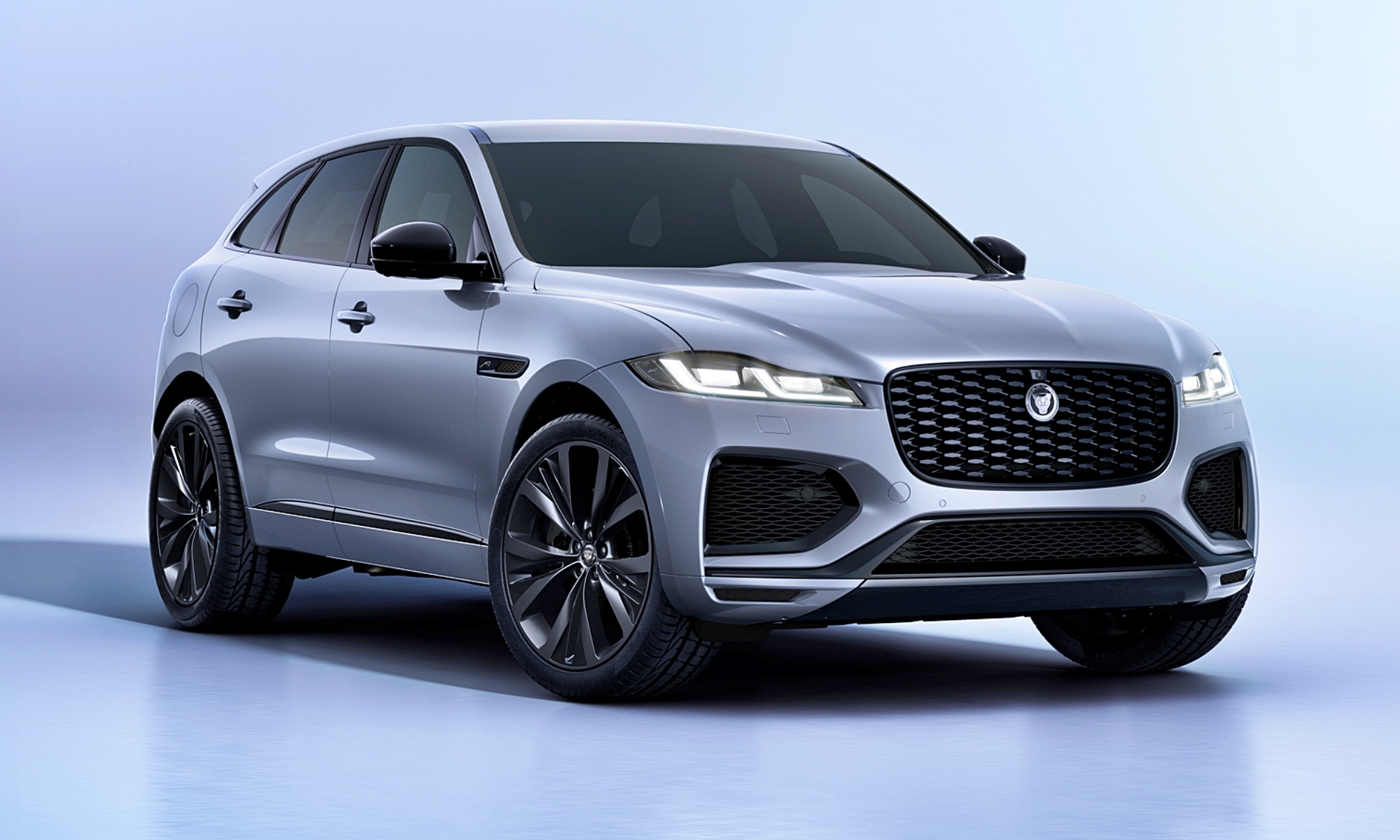 El F-Pace 90th Anniversary Edition está disponible con la motorización híbrida enchufable.