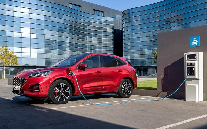  Ford fabricará en Valencia (Almussafes) un piloto de vehículo híbrido enchufable. 