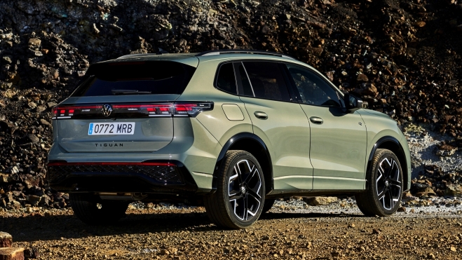 Por tamaño, el Tiguan se sitúa en la parte alta del segmento C SUV. Por tamaño, el Tiguan se sitúa en la parte alta del segmento C SUV.