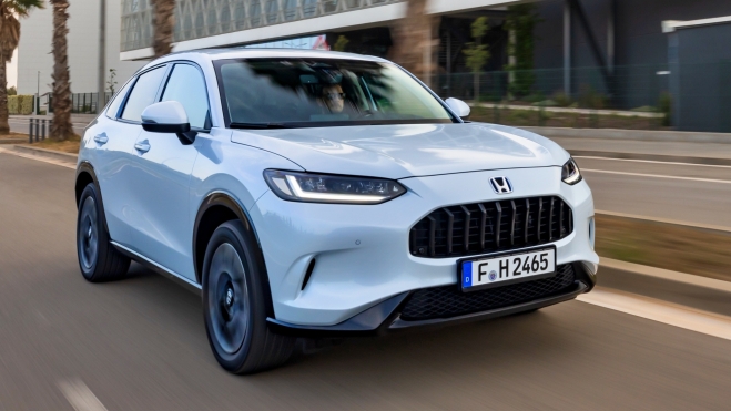 Por tamaño, es más grande que un C SUV típico. Por tamaño, es más grande que un C SUV típico.
