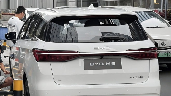 BYD M6 Trasera BYD M6 Trasera