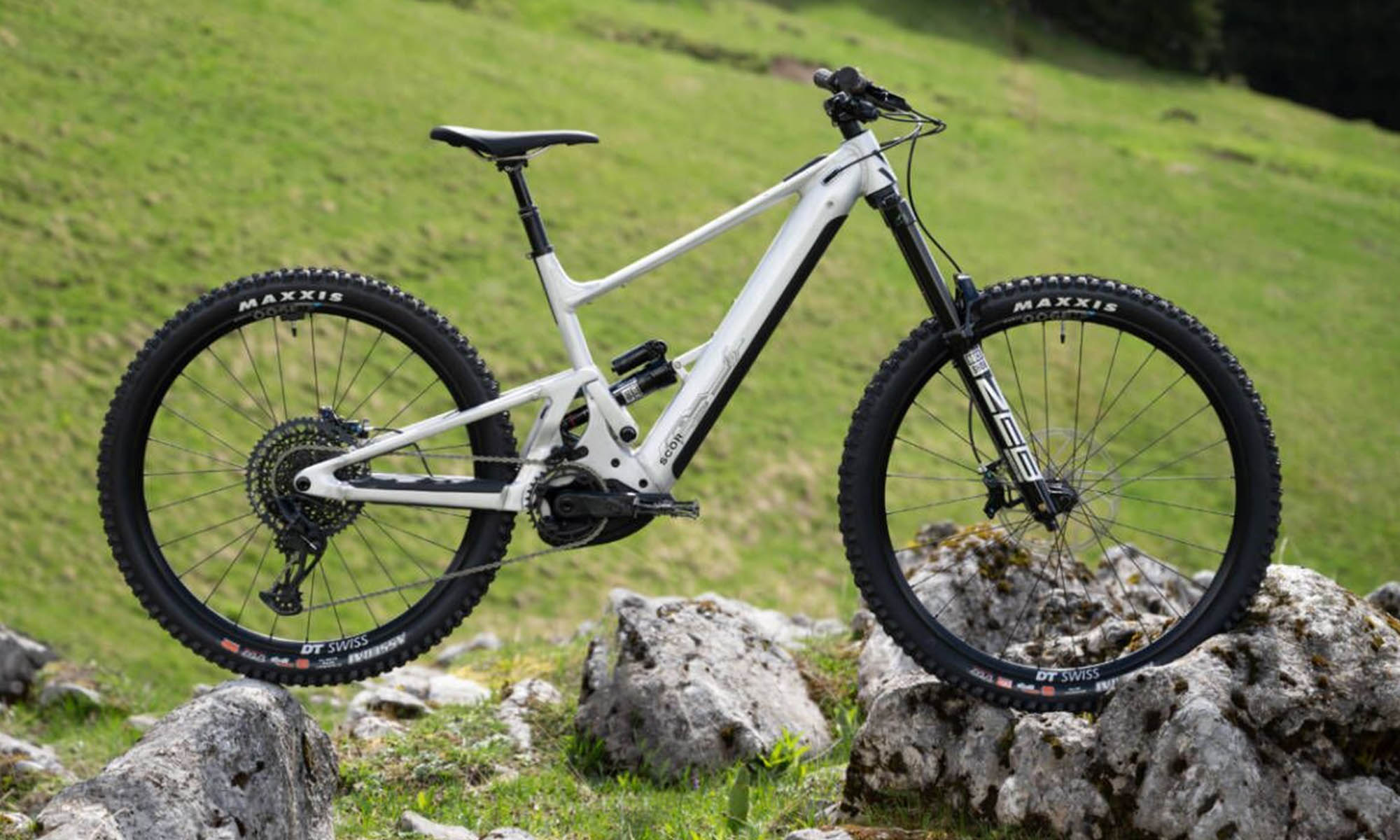 Nueva Scor 6080 Z LT con largos recorridos de suspensión.