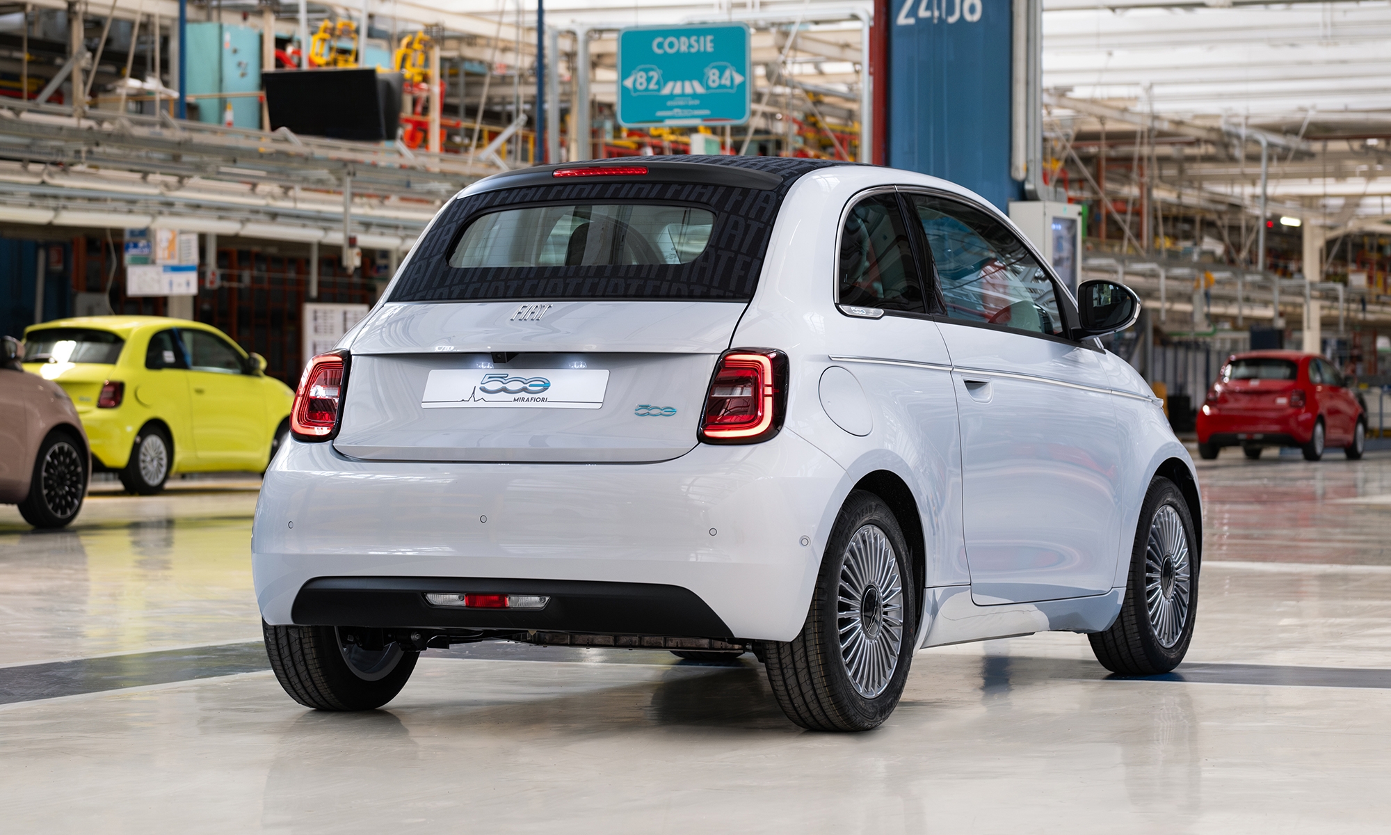 El FIAT 500e obtendrá una nueva imagen estética de la mano de la variante 'Ibrida'. 