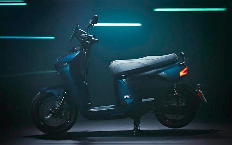  Yamaha EC-05, el primer scooter eléctrico del fabricante japonés desarrollado en colaboración con Gogoro. 