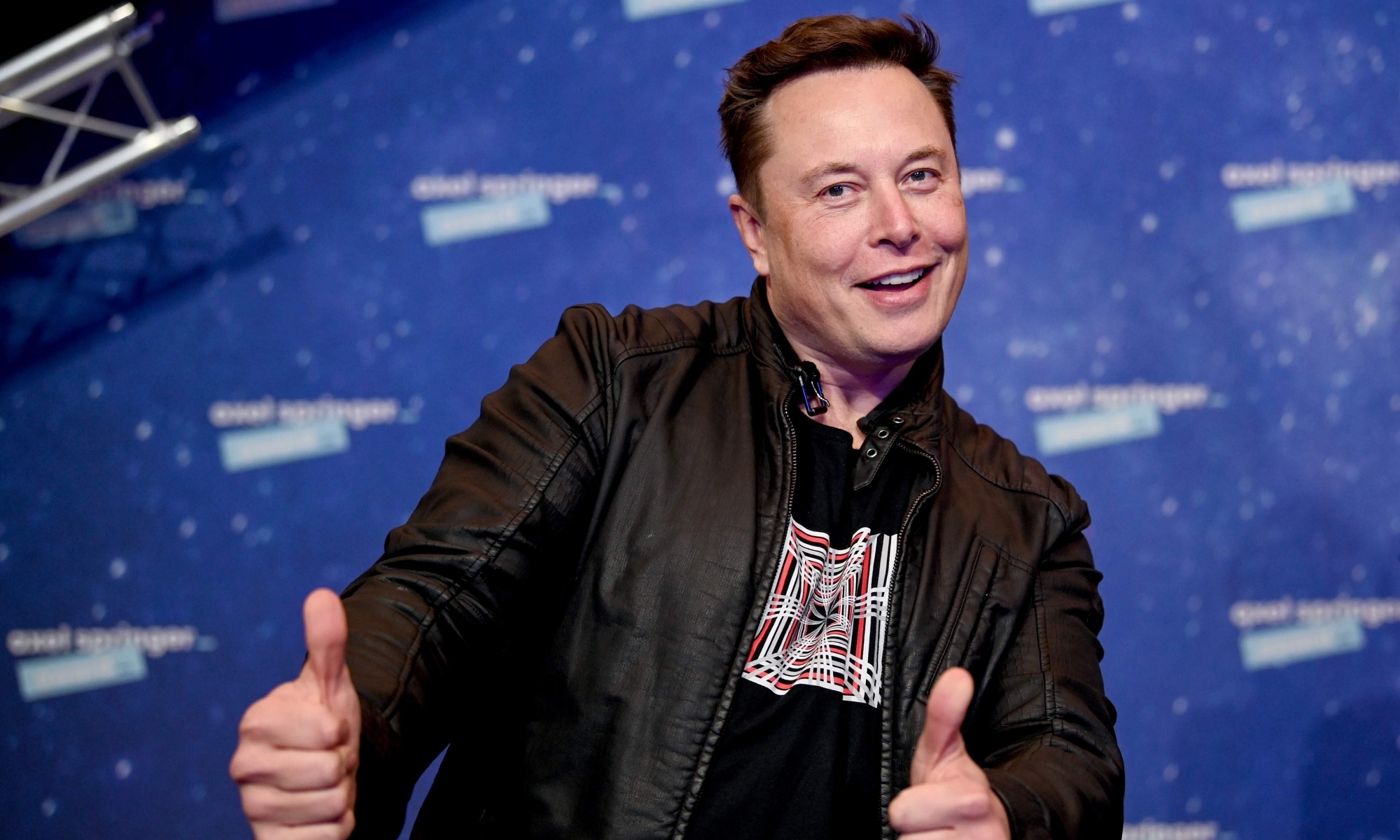 Elon ya tiene la aprobación de los accionistas, pero todavía le queda enfrentarse a la justicia.
