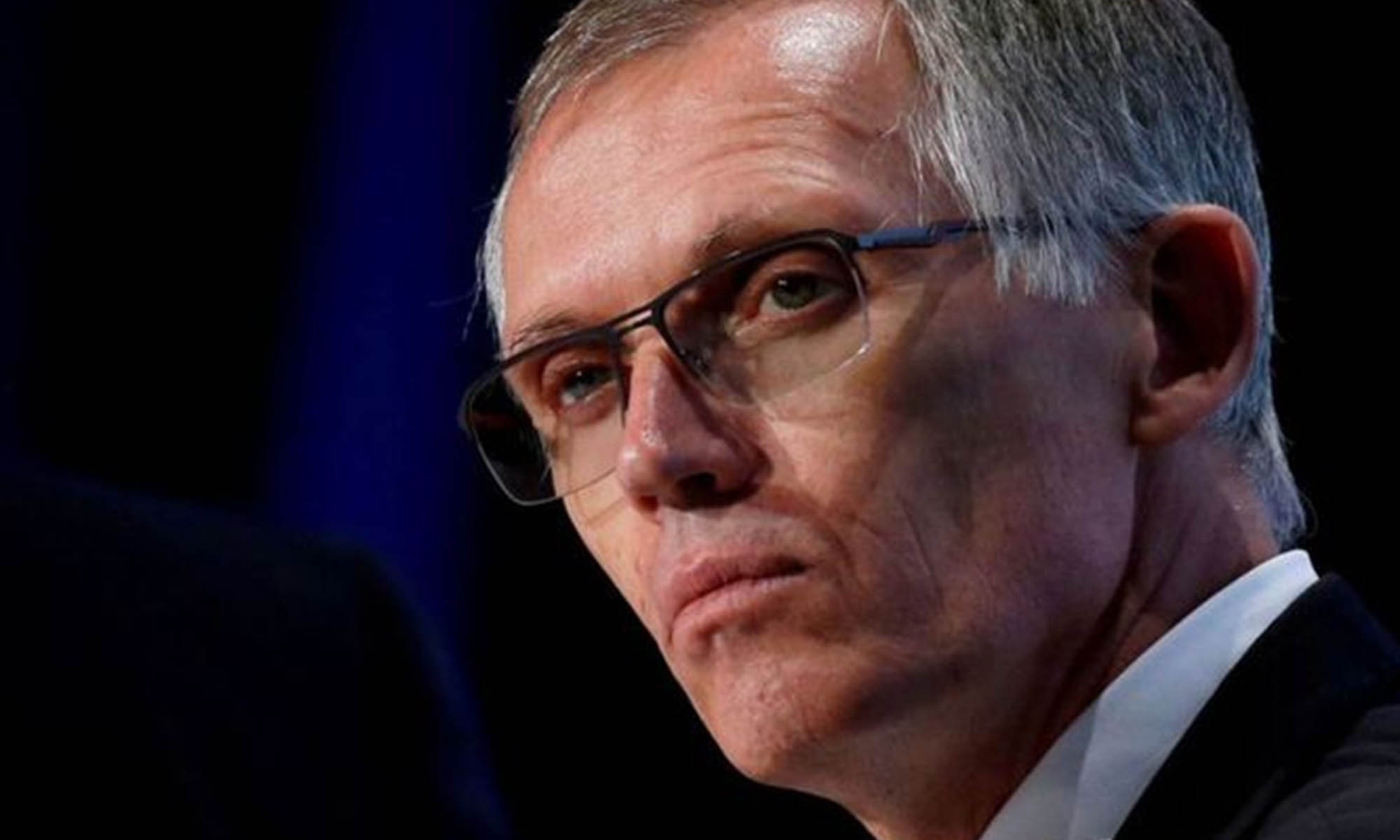 Carlos Tavares acusa a los legisladores de dejen de tomar decisiones inconsistentes.