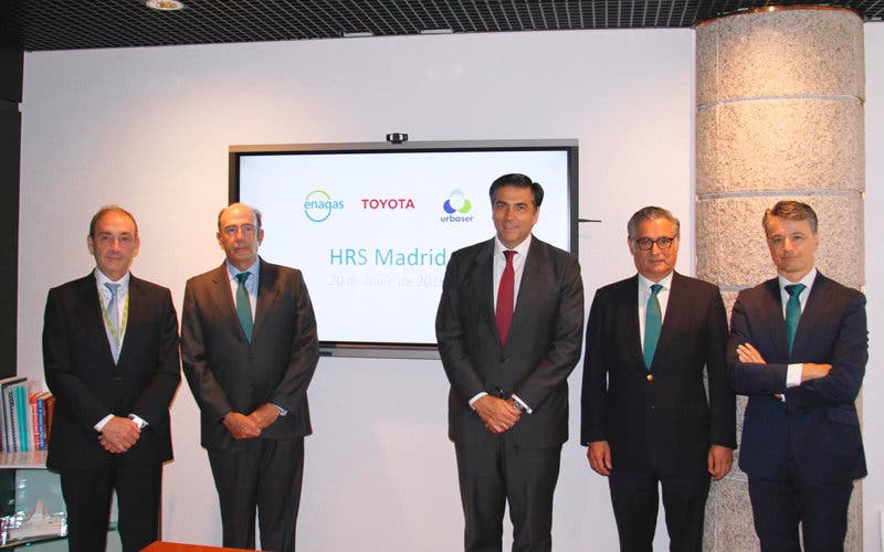  Toyota, Enagás y Urbaser instalarán la primera estación de hidrógeno de España para turismos. 