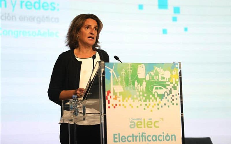  El Gobierno dará 6 meses más a las pequeñas gasolineras para instalar puntos de recarga eléctrica. 