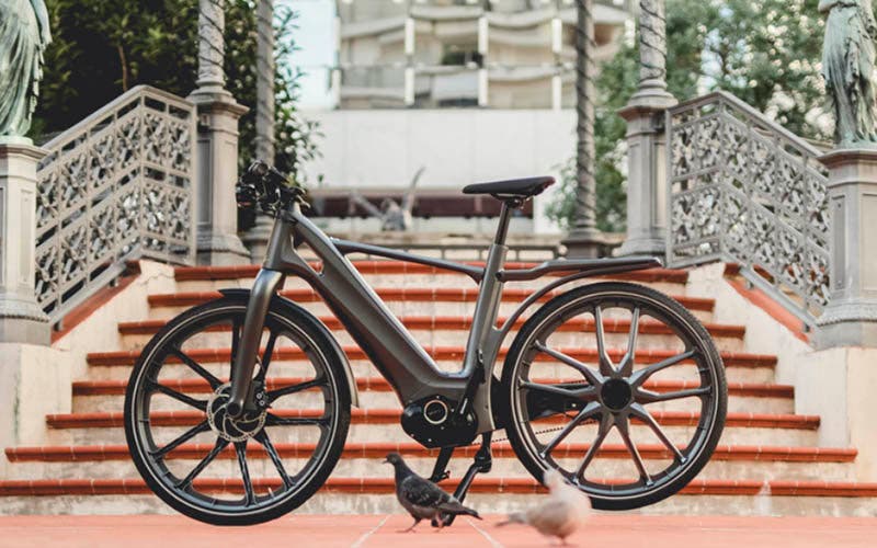  RV01 de Stajvelo, la primera bicicleta eléctrica de plástico que se ofrece a nivel comercial. 