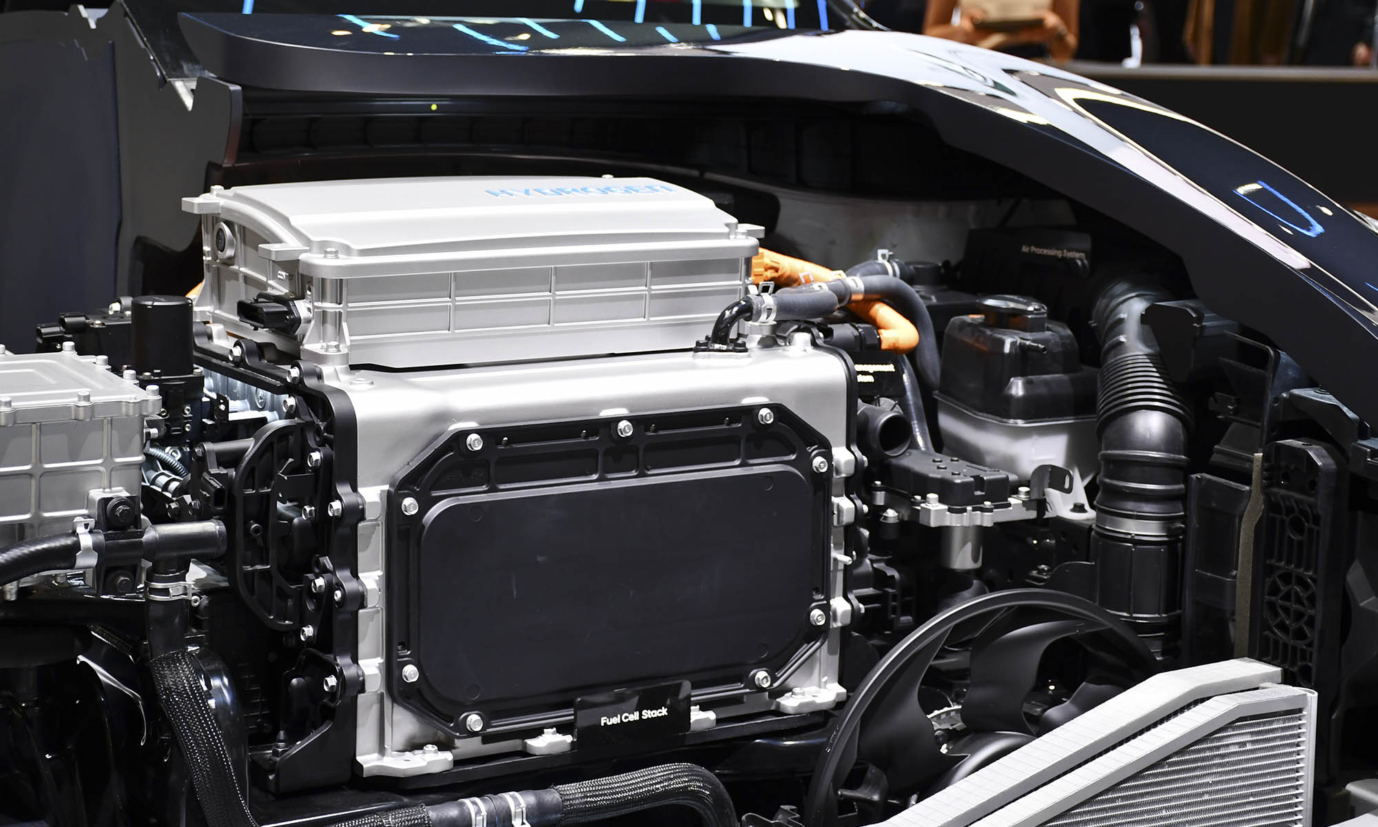 El motor de hidrógeno de inyección directa es, también, una alternativa a la pila de combustible.