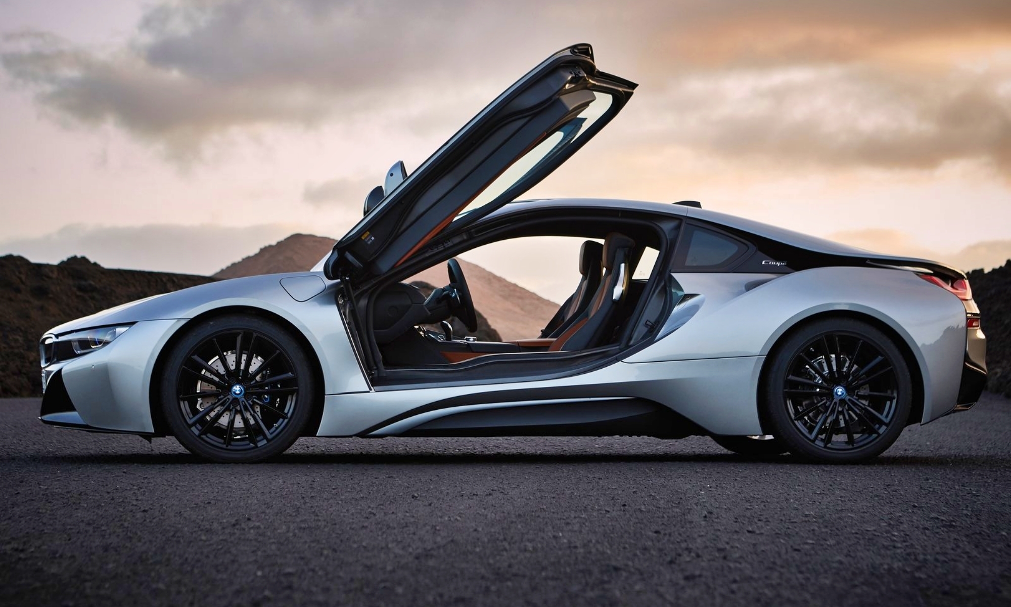 Es la primera noticia que se tiene de un coche de este tipo por parte de BMW desde el i8 (en la imagen).