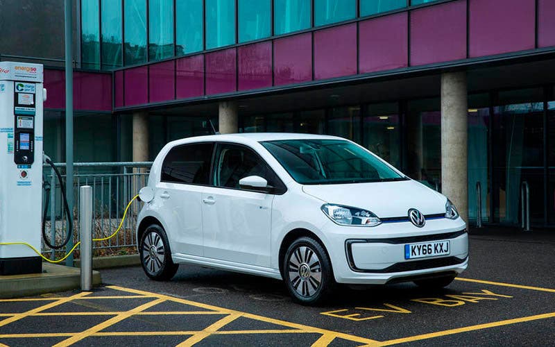  El Volkswagen e-up! costará 25.25 euros en Holanda. 