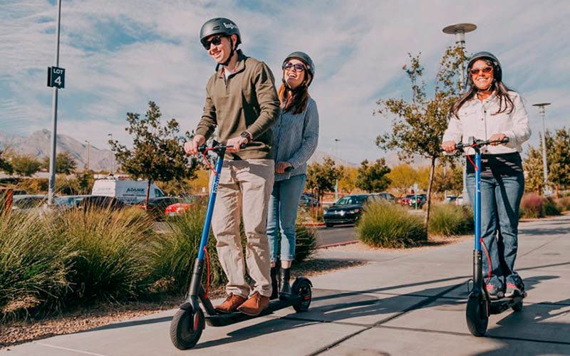  Bogo ofrece patinetes eléctricos para dos personas en su servicio de micromovilidad compartida. 