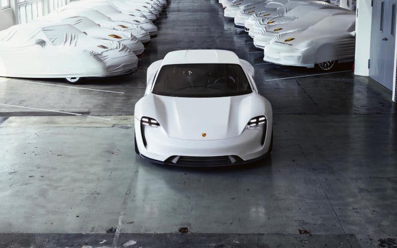  El Porsche Taycan eléctrico ya cuenta con 600 reservas solo en España. 