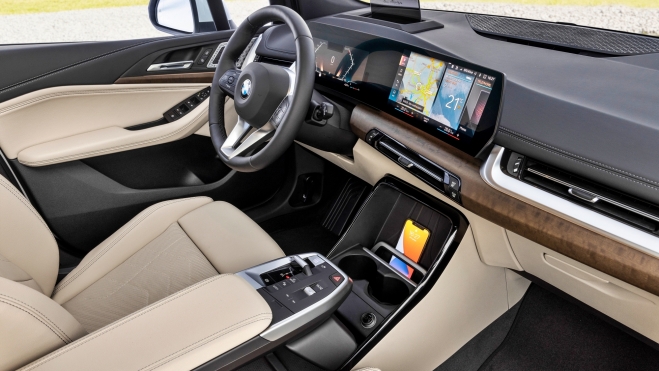 El habitáculo tiene el mismo diseño que el del SUV. El habitáculo tiene el mismo diseño que el del SUV.