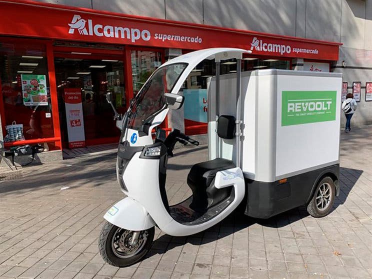  Alcampo hará el reparto a domicilio con vehículos eléctricos de la startup española Revoolt. 