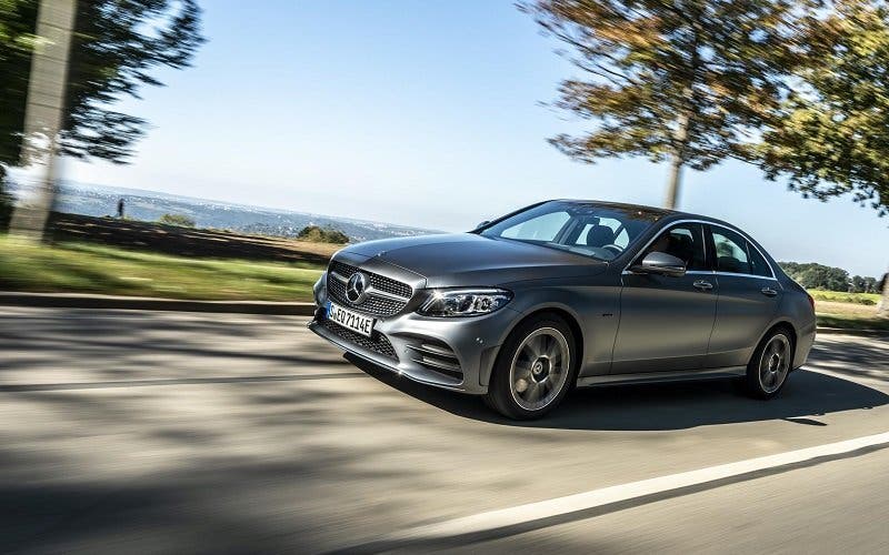  Mercedes C 300 e: una berlina híbrida enchufable con 320 CV desde 52.900 euros 