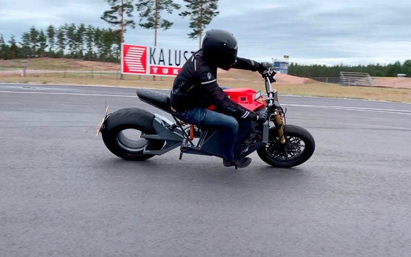  Pruebas de la RMK 2 en el circuito finladés de Alastaro. 