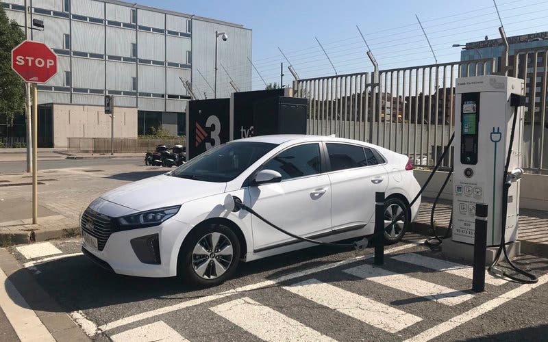  Hyundai IONIQ PHEV: ¿Por qué elegir un híbrido enchufable? 