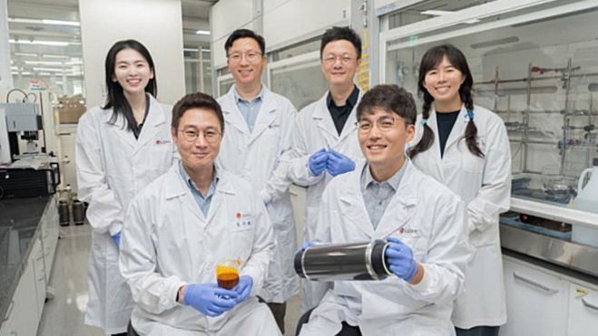 LG Chem's Platform Technology R&D team has developed a temperature responsive safety reinforced layer (SRL), a composite material designed to suppress battery thermal runaway LG Chem's Platform Technology R&D team has developed a temperature responsive safety reinforced layer (SRL), a composite material designed to suppress battery thermal runaway