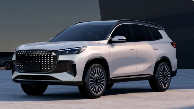 El primero modelo que lancen será el Ebro S700, disponible en versión PHEV. El primero modelo que lancen será el Ebro S700, disponible en versión PHEV.
