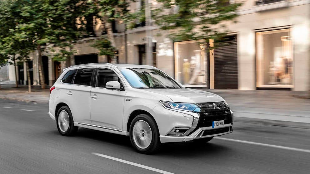  Mitsubishi Outlander PHEV. 