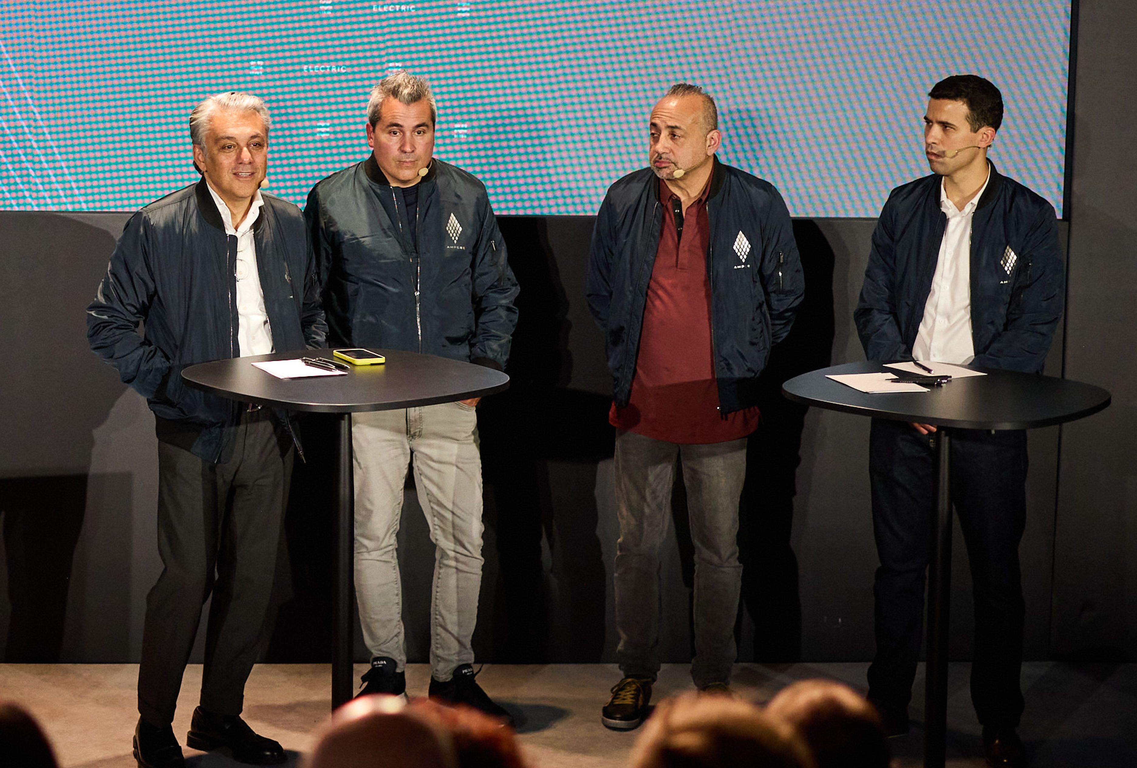 A la izquierda, Luca de Meo, CEO del Grupo Renault y Ampere, junto a Josep María Recasens, director de estrategia del grupo Renault.