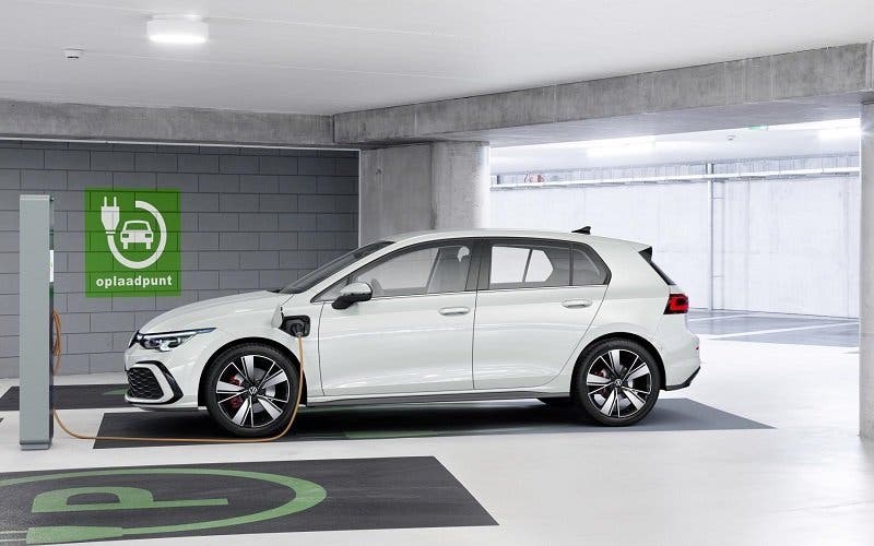  Así es el nuevo Volkswagen Golf híbrido enchufable: dos versiones y etiqueta Cero Emisiones 