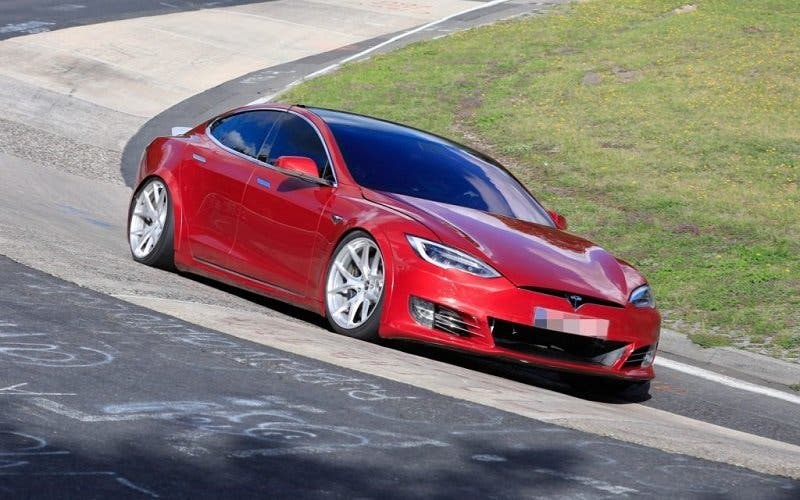  Con récord o sin él, pronto habrá un Tesla Model S con 3 motores más potente y deportivo 