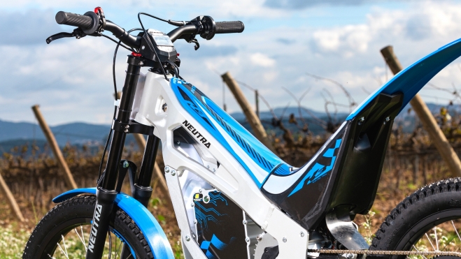 Los componentes y materiales son los de una moto de trial de alta gama. Los componentes y materiales son los de una moto de trial de alta gama.