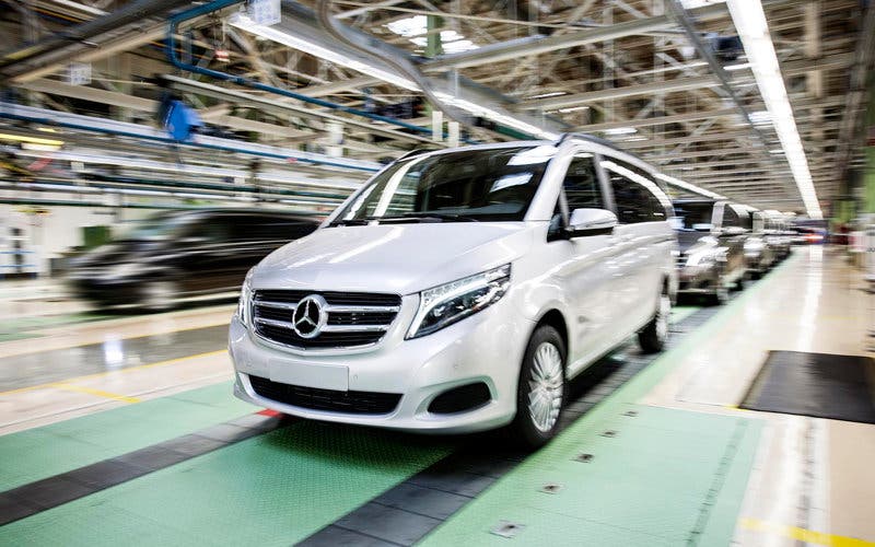  Daimler recorta un 67% su beneficio en 2019 y anuncia recortes de plantilla. 