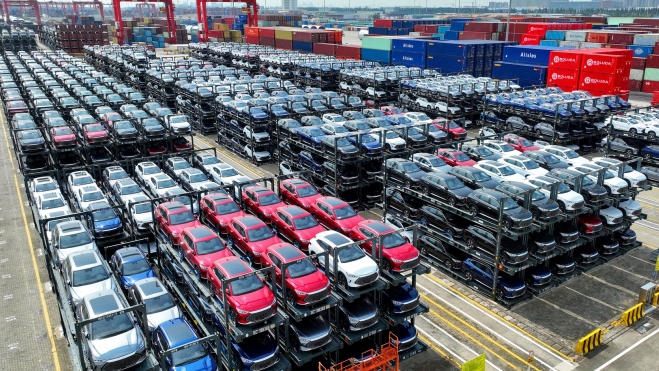 Cientos de SUV de BYD esperan su embarque en un puerto. Getty Images. Cientos de SUV de BYD esperan su embarque en un puerto. Getty Images.