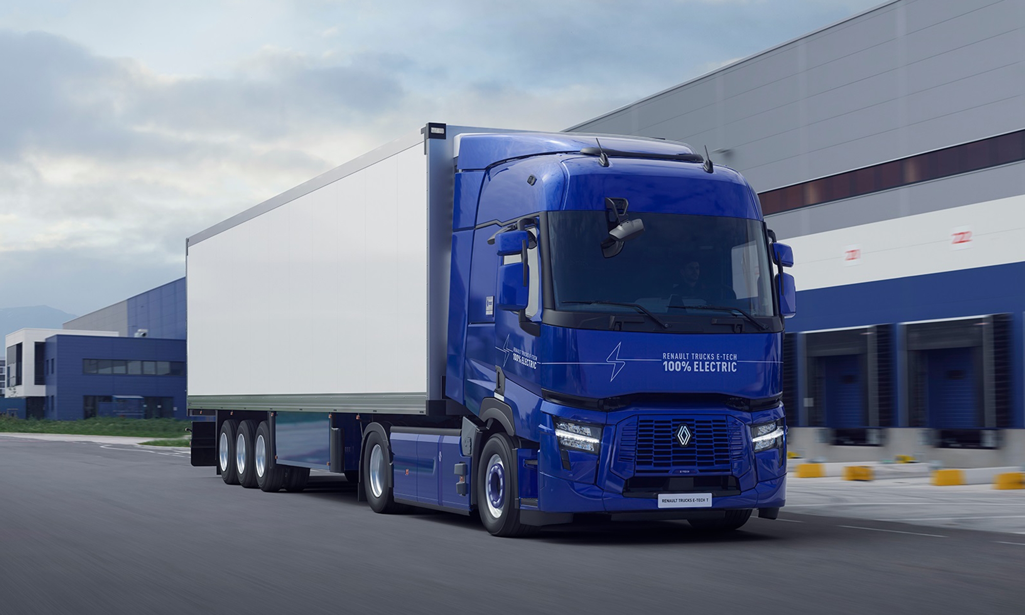 El Renault E-Tech T con 600 km de autonomía eléctrica comenzará su producción en 2025.