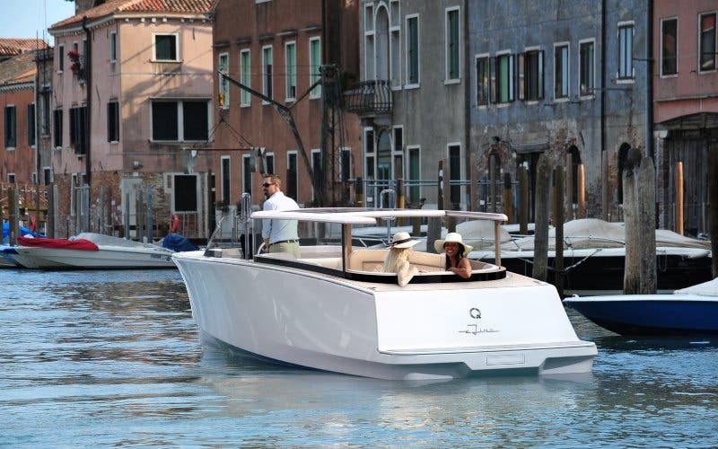  Q-Yachts Q30 Water Limousine. 